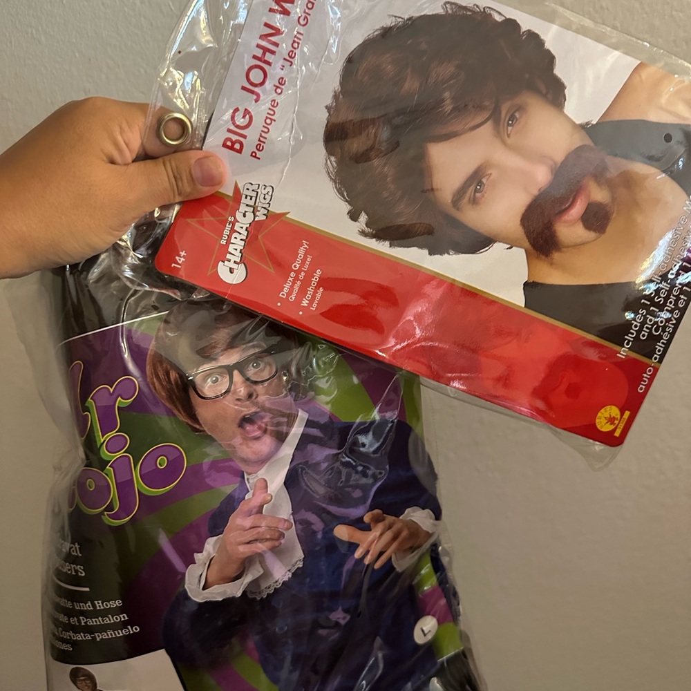 Austin powers costume and wig